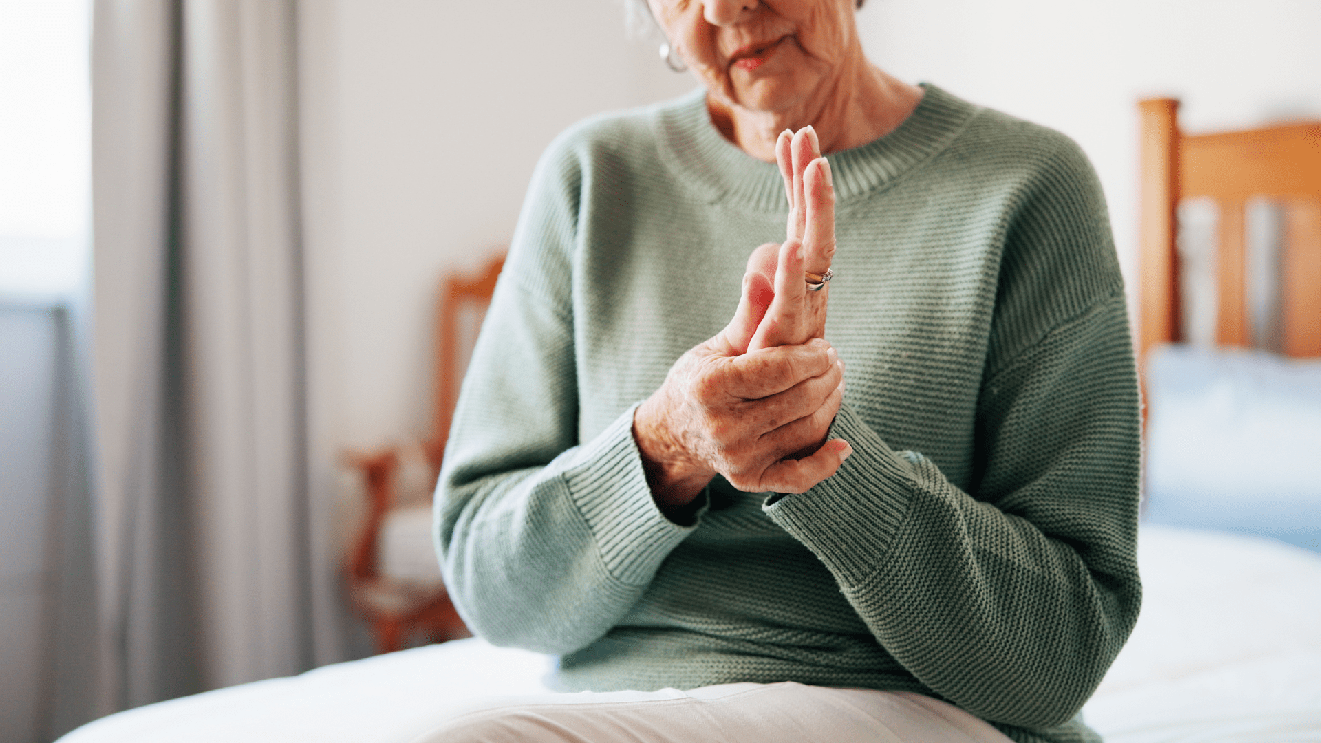 Cold Hands, Numb Fingers: Why Winter Triggers Carpal Tunnel & Nerve Pain (and What Actually Helps) - Made to Aid